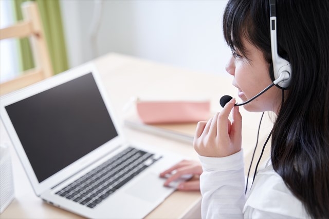 【月額1万円以下も】安いオンライン家庭教師おすすめ6選 90 microphone girl