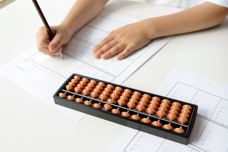 【経験者が伝える】中学受験で低学年からやっておくべきこと! 52 子供とそろばん