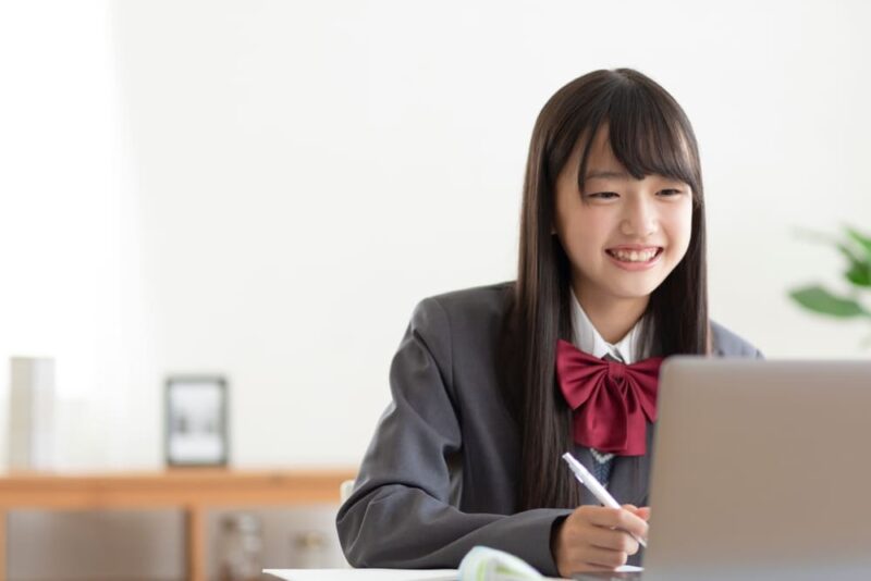 【直撃取材】オンライン家庭教師e-liveの評判口コミは本当か聞いてみた! 6 shutterstock 2109517490